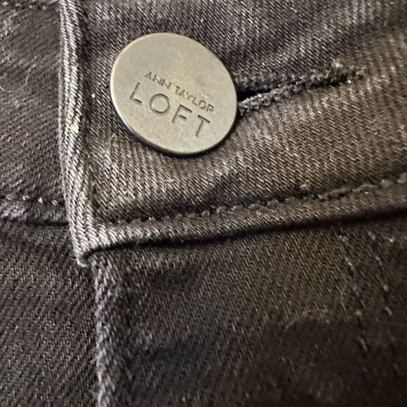 Ann Taylor Loft Stretch Curvy Straight Black Denim Jeans Dark Wash Size 27/4P - Picture 4 of 7